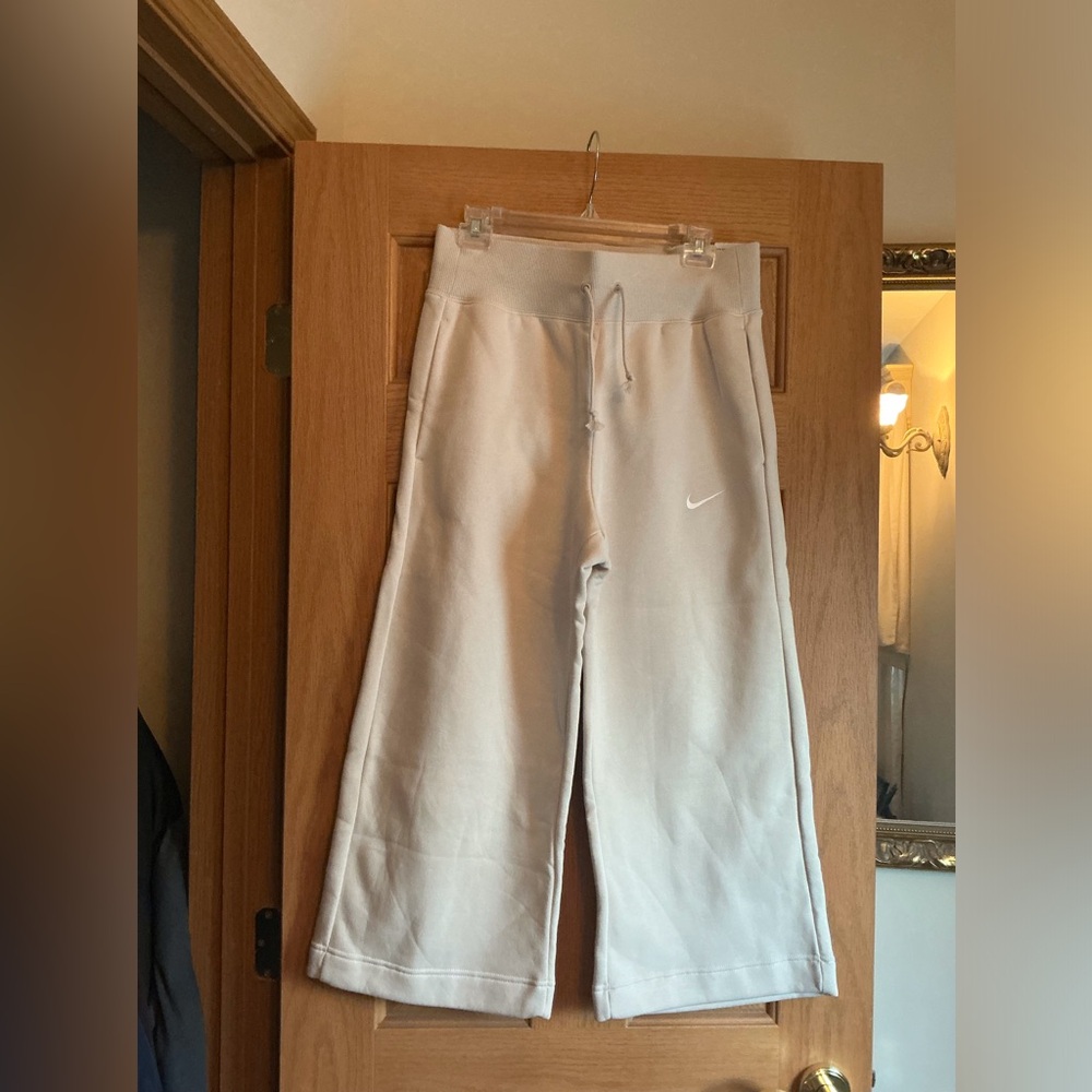 Nike Yoga NEW Wide Leg Pants Sweatpants Size M